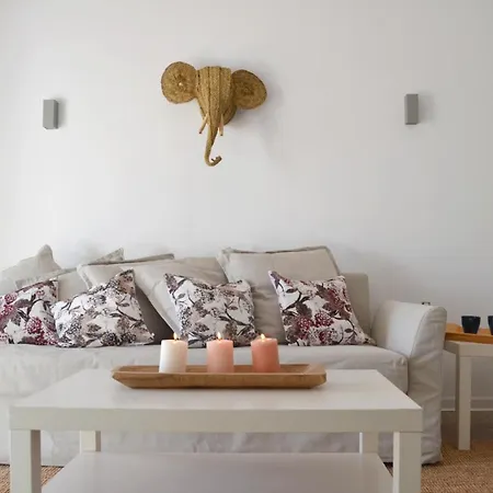 White Exclusive Bungalow. 2 Rooms, Garden & Pool. בית נופש *