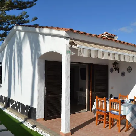 White Exclusive Bungalow. 2 Rooms, Garden & Pool. בית נופש מספאלומס