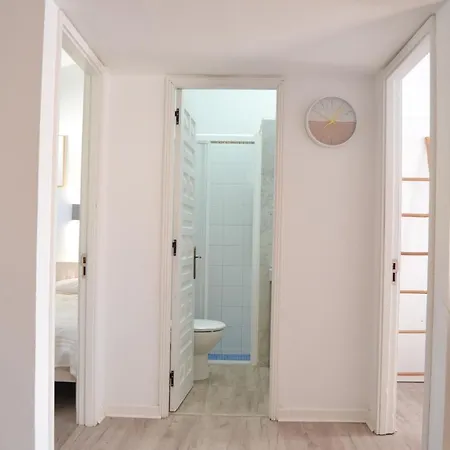 בית נופש White Exclusive Bungalow. 2 Rooms, Garden & Pool. *